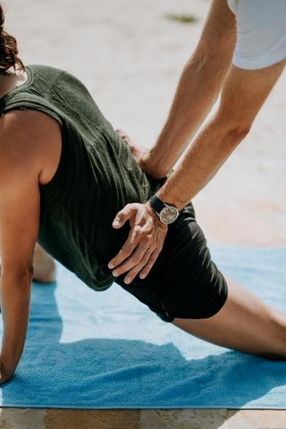 When is it worth doing an MRI of the hip and pelvis, and what can it reveal?