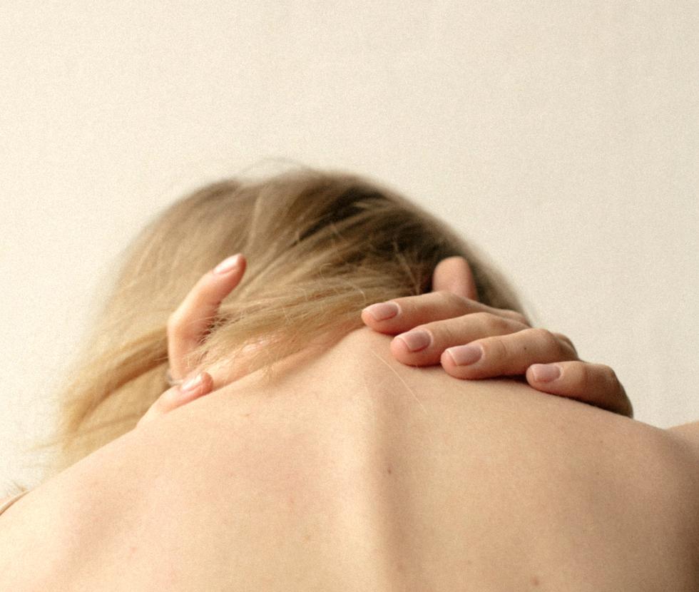 Nacksmärta och stelhet i nacken – orsaker, symtom och utredning med MR halsrygg