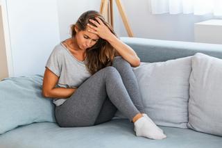 Ont i magen på vänster sida – vad kan det bero på?